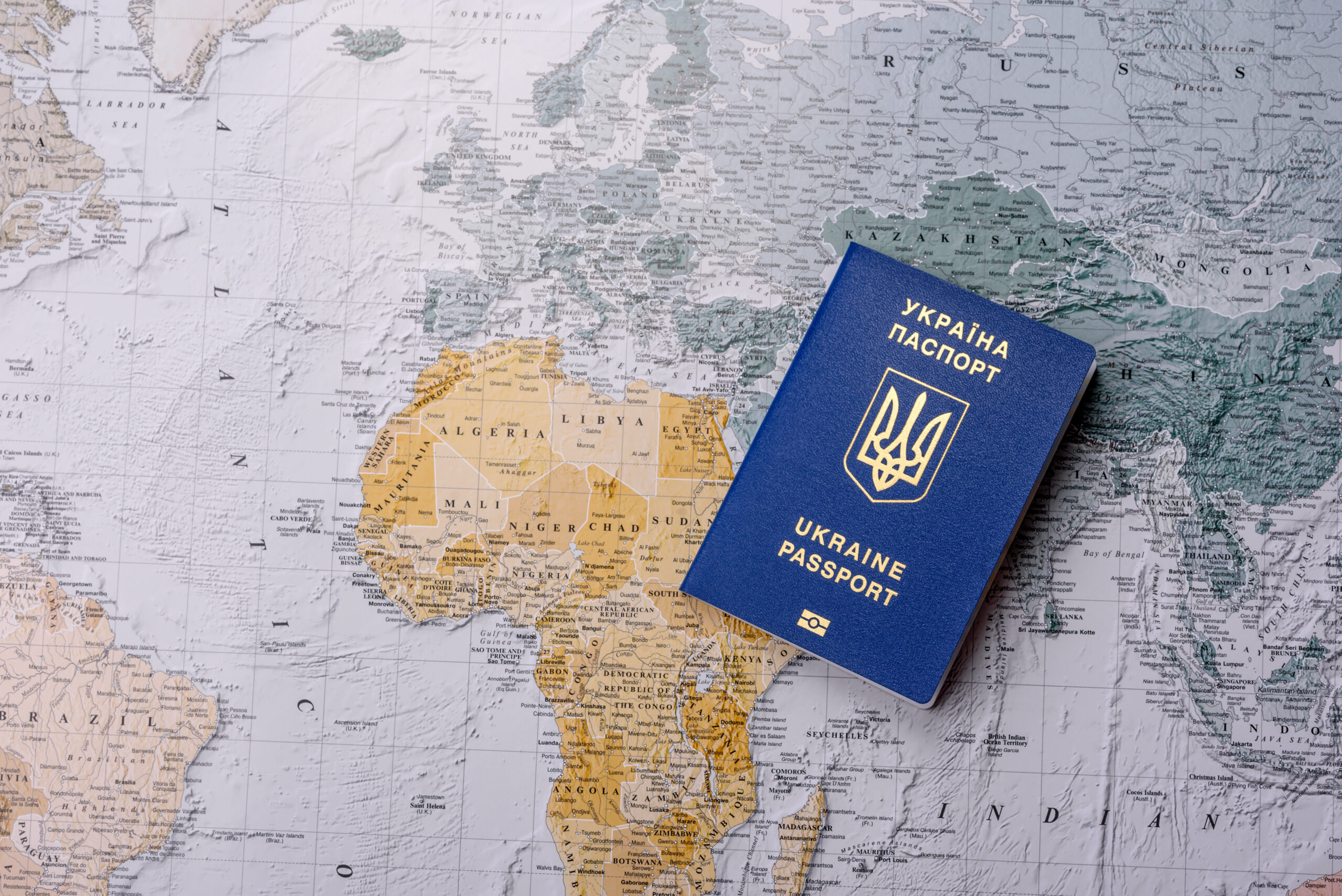 Українці за кордоном від 18 до 60 років зможуть стати на військовий облік без ТЦК і ВЛК