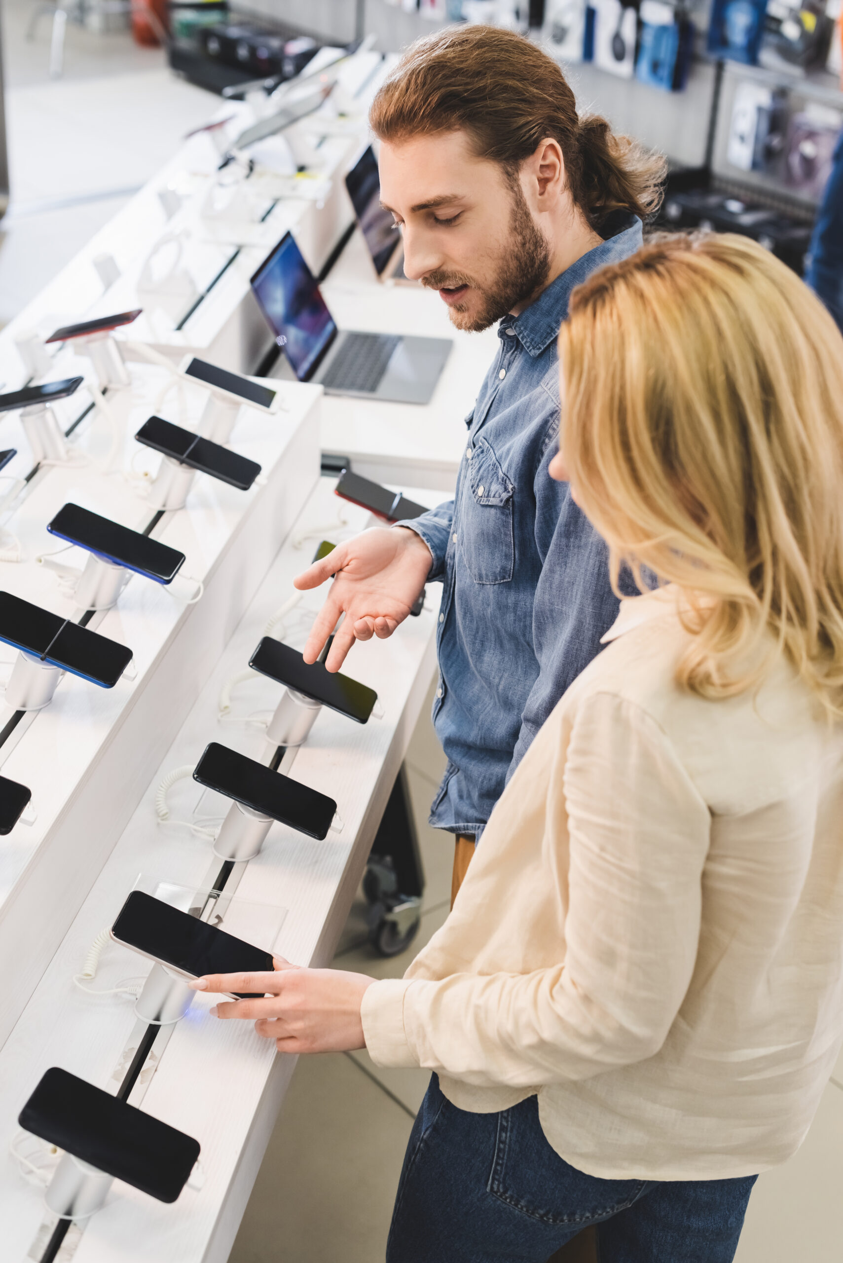 ДПС викрила дві відомі мережі з продажу Apple на «дробленні бізнесу» – ухилились від податків на 286 млн грн