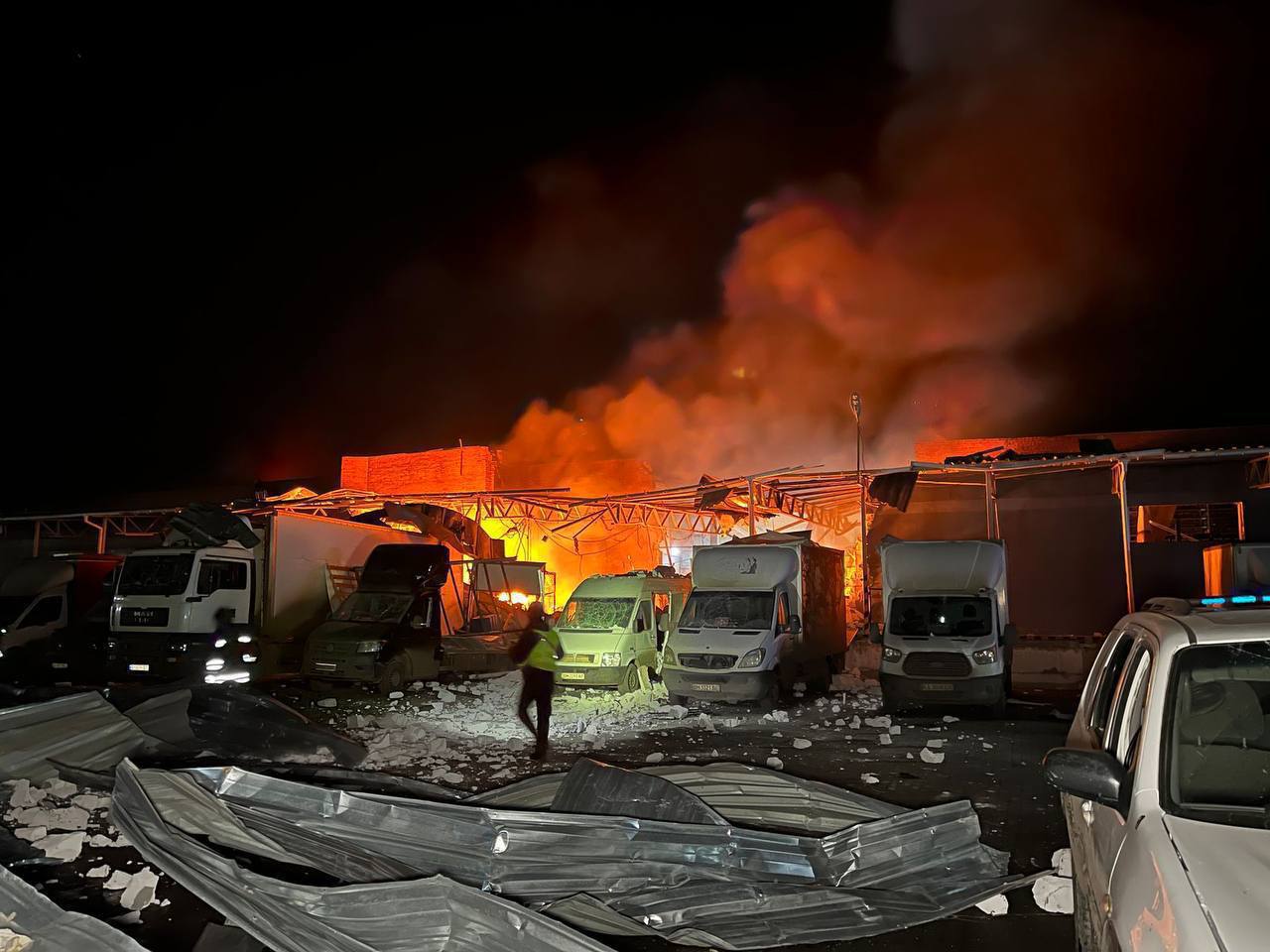Ворожі безпілотники знищили термінал «Нової пошти» в Сумах. Є загиблі