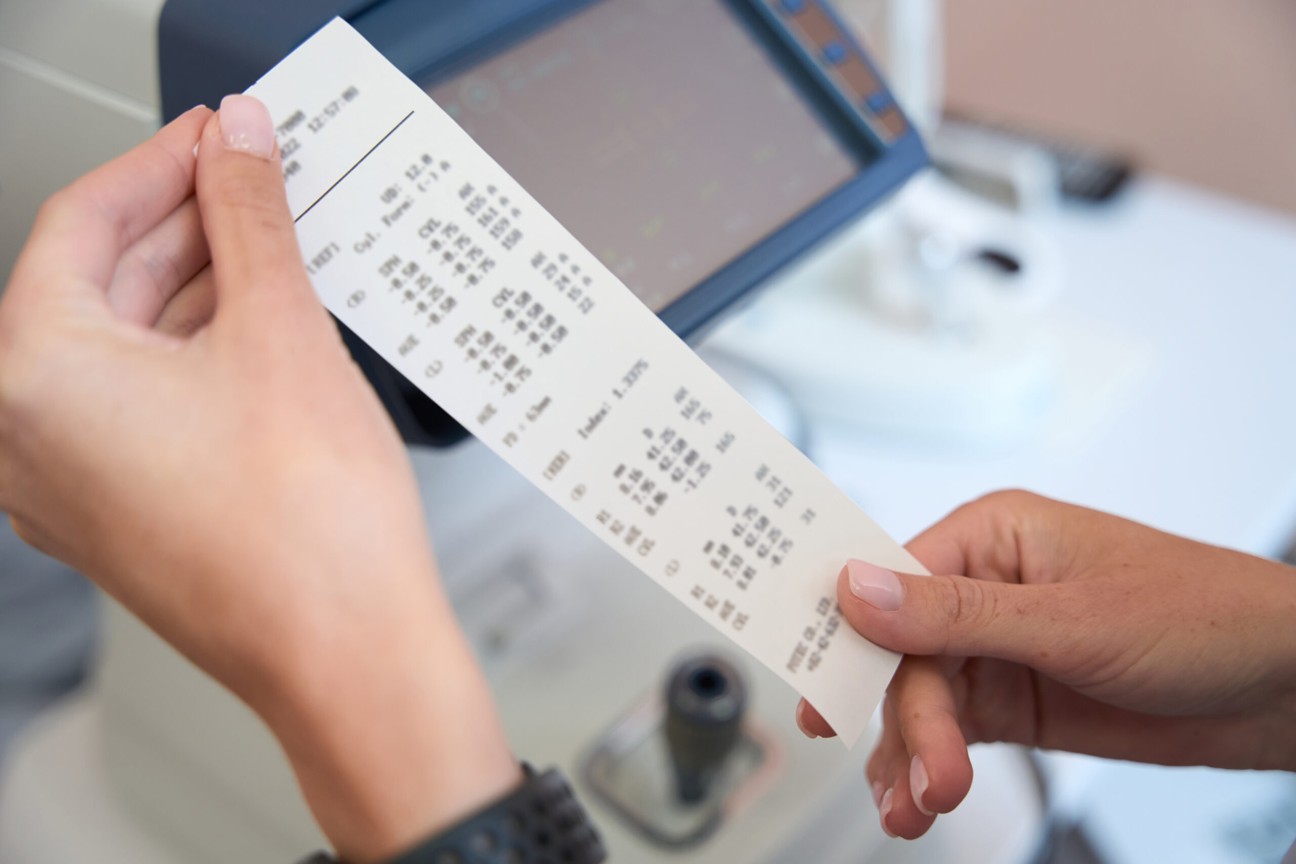 Про всі онлайн-продажі тепер дізнається податкова. Як? Пояснюють експерти